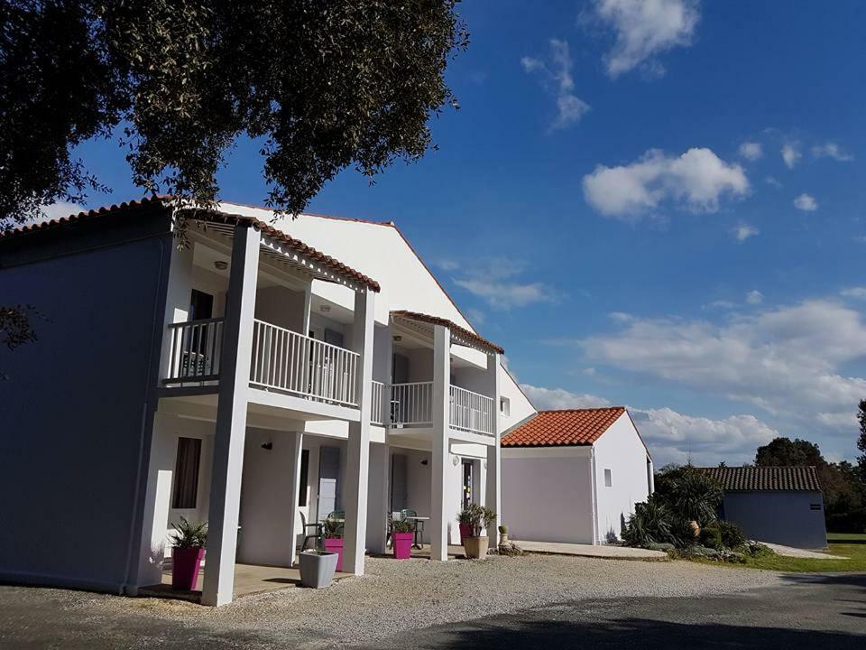 Les Chenes Verts Saint-Savinien Esterno foto